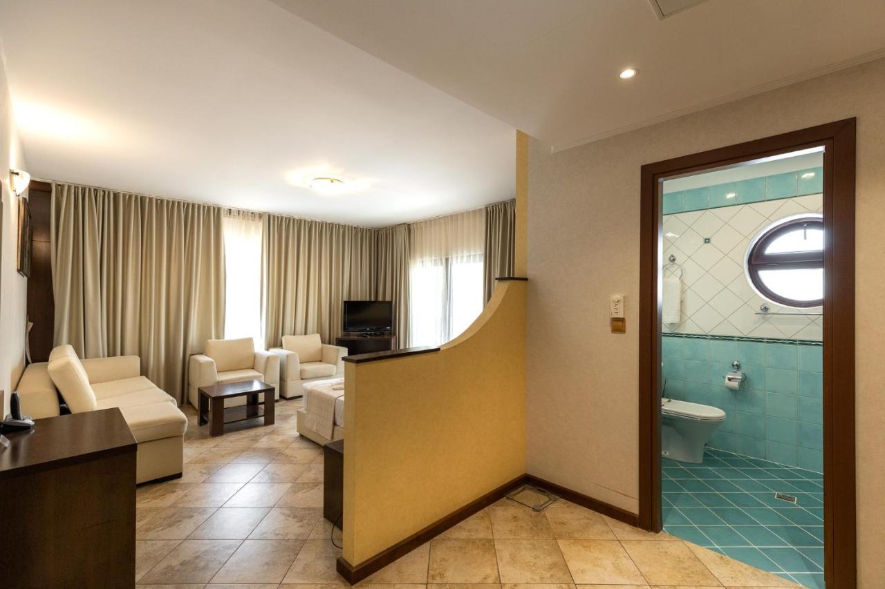Hotel By Tony Mamaia Exterior foto